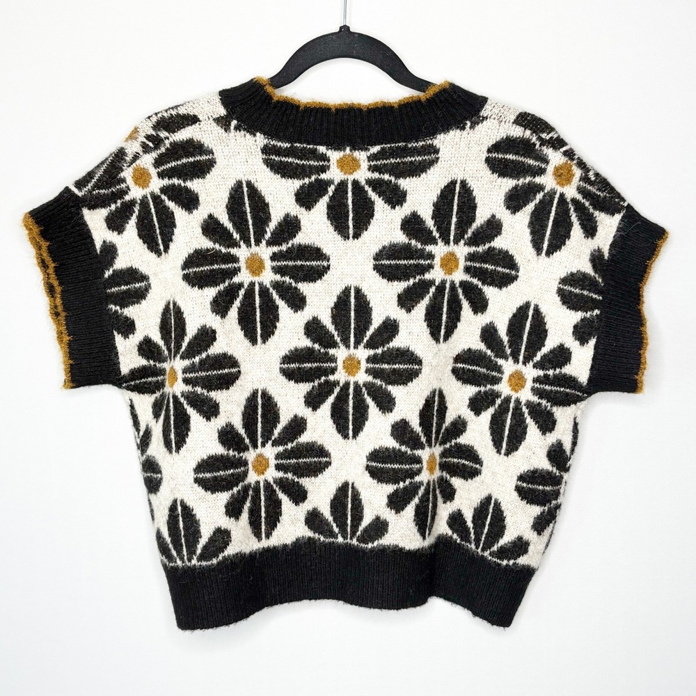 Entro Black White Daisy Floral Knit Sweater Vest Top Short Sleeve Size L - Picture 6 of 9